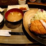 とんかつ 真 - 『厚切り上ロースとんかつ定食』(税込み1450円)