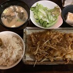 東新宿DININGBAR海豚 - 豚キムチもやし炒め定食　600円