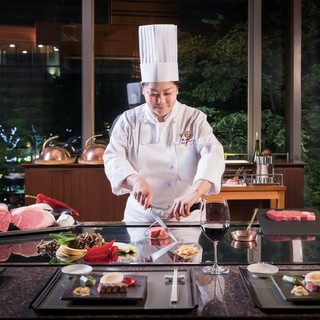 シェフが目の前で焼きあげる、カウンター