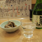 北の味覚 すず花 - 磯つぶ煮 ＆ 冷酒（千歳鶴 開拓時代 吟醸）