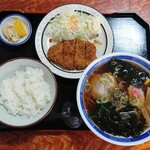 Kiyoshiya Shiyokudou - ﾗｰﾒﾝ定食(ﾗｰﾒﾝ、煮ｶﾂ、半ﾗｲｽ、おしんこ)
