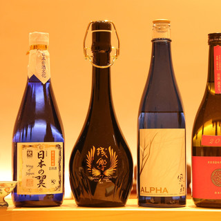 入手困難な日本酒も少なからず揃え、通も唸るラインアップに