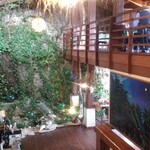 山の茶屋 楽水 - 入って正面が1F。右手側が2F。