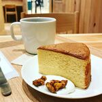 カフェ ミール ムジ - バターケーキ、コーヒー