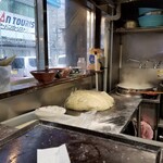 蘭州拉麺店 火焔山 - あの奥のかたまりが、