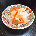 中国料理 美珍 - 大根の甘酢漬け198円