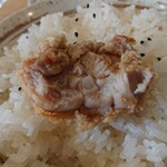Toriyoshi - 箸で切った唐揚げ断面