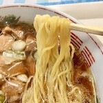 日の丸食堂 - とり肉入りラーメン　麺アップ