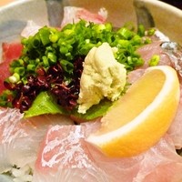 丸新 - 海鮮丼１０００円