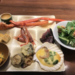 Chisou Zammai - ランチビュッフェ２９００円（税込み）。サラダと和食色々。貝殻で調理された味噌焼き、小分け盛りの鱈の南蛮漬けなど、それなりに美味しかったです(^｡^)