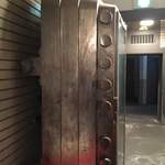 Nekkoya - 分厚い金庫の扉