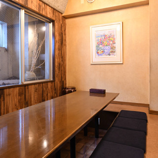 カウンターや掘りごたつ、半個室をご用意。貸切利用も可能です◎