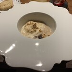 リョウリヤ ステファン パンテル - 椎茸のポタージュ　ナッツと冷たいフワフワカフェオレの泡が入っています。