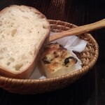 ズッペリア オステリア ピティリアーノ - パン