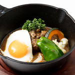 あずまママのできたてキッチン - 特製ママカレーのできたてハンバーグ