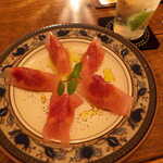 いちじくの生ハム巻き。白ワインに合う料理は、白いテキーラ＝ブランコに合わせたい