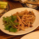 Gatito - 五香粉が香るザーサイとキノコのマリネ。中華風も違和感なく受け止める、テキーラの懐の深さ