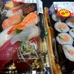 寿司御殿 - 料理写真:おまかせ寿司(1000円＋税の半額)、サーモンきゅうり巻(350円＋税の半額)