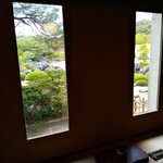 茶室寿楽庵 - 窓は双幅の掛軸さながら。