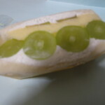 ブートニア サンドイッチ - シャインマスカット