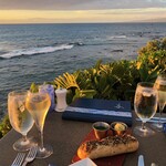 Kamuela Provision Company - 日没前にシャンパンで乾杯