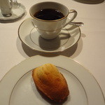 ラ・ターブル・ド・トリウミ - 焼きたてのマドレーヌ