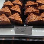 シュール洋菓子店 - アーモンドケーキ　カット302円