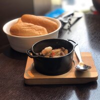 バル デ エスパーニャ ムイ 名古屋ミッドランド店 - エビとキノコのアヒージョ