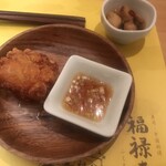 寿司・中国料理 福禄寿 - お通し。ザンギ！