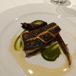 ル・マンジュ・トゥー - ヒラスズキのポアレ