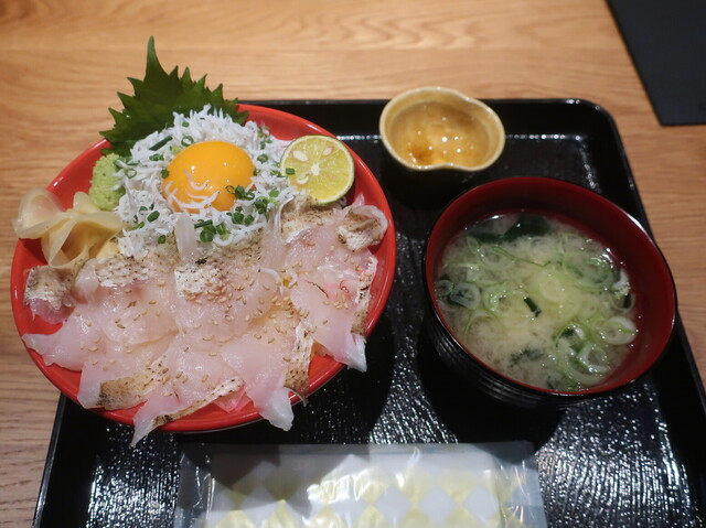 昼めし昼飲み専門店鮮丼 近江町大漁神社 北鉄金沢 海鮮丼 食べログ 昼めし昼飲み専門店鮮丼 近江町大漁神社 北鉄金沢 海鮮丼 食べログ