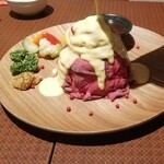 肉ボルケーノ＆宴会ダイニング BINBIYA 新宿店 - チーズ on 肉ボルケーノ