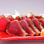 ``Katsuo straw grill'' that locks in the flavor of bonito with a powerful flame