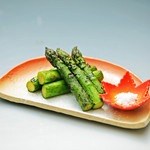 Asparagus grilled with straw