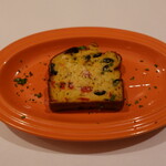 サラマンジェ ドゥ カジノ - 最初の一品(ケークサレ)