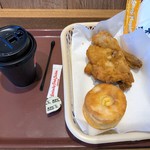 ケンタッキーフライドチキン - 料理写真:チキン２ピース、ビスケット、挽きたてリッチコーヒー