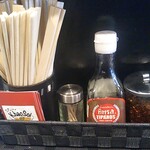 カオソーイ - 卓上調味料達