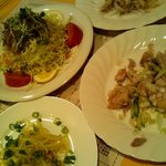 紫禁城 - 2000円コースの前菜。
      （三人分）