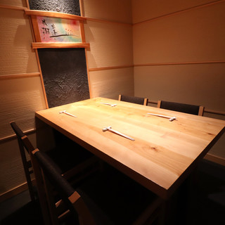 接待や会食など、様々なシーンでご利用いただける個室。
                                          