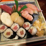 Sushi Izakaya Taman - 寿司定食の寿司拡大（税込み715円）
