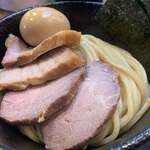 煮干しつけ麺 宮元 - 特製極濃煮干しつけ麺1,190円のチャーシューのアップ