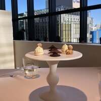 ベージュ アラン・デュカス 東京 - 