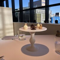 ベージュ アラン・デュカス 東京 - 