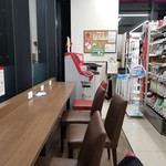 ナチュラルローソン - イートイン。