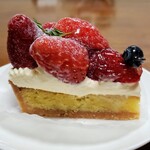 ドゥームーラン - イチゴのタルト(横から)