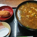 嘉泉手打ち蕎麦 前田屋分店 - カレー南蛮820円 と おいなりさん70円