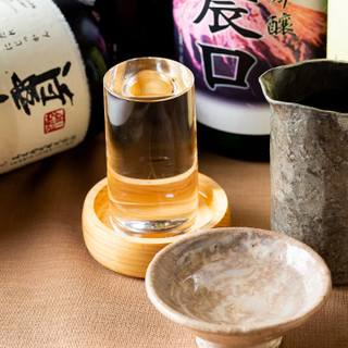 お料理を引き立てる、選りすぐりの日本酒を豊富にご用意。