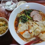 中華料理 李記 - 粗辛ワンタンチャーシュー麺＋チャーハン＋シュウマイ