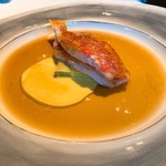 Michel Kayser Restaurant Alexandre - ⑨赤ボラのグリル、ピコリン(オリーブの種類)をマッシュしたラビオリ、アーティーチョークの出汁