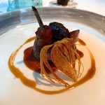 Michel Kayser Restaurant Alexandre - ⑪コスティエール産鳩の胸肉、脚肉、レバーのロースト、オレガノ香る若い野菜、鳩とスモークパプリカのジュ